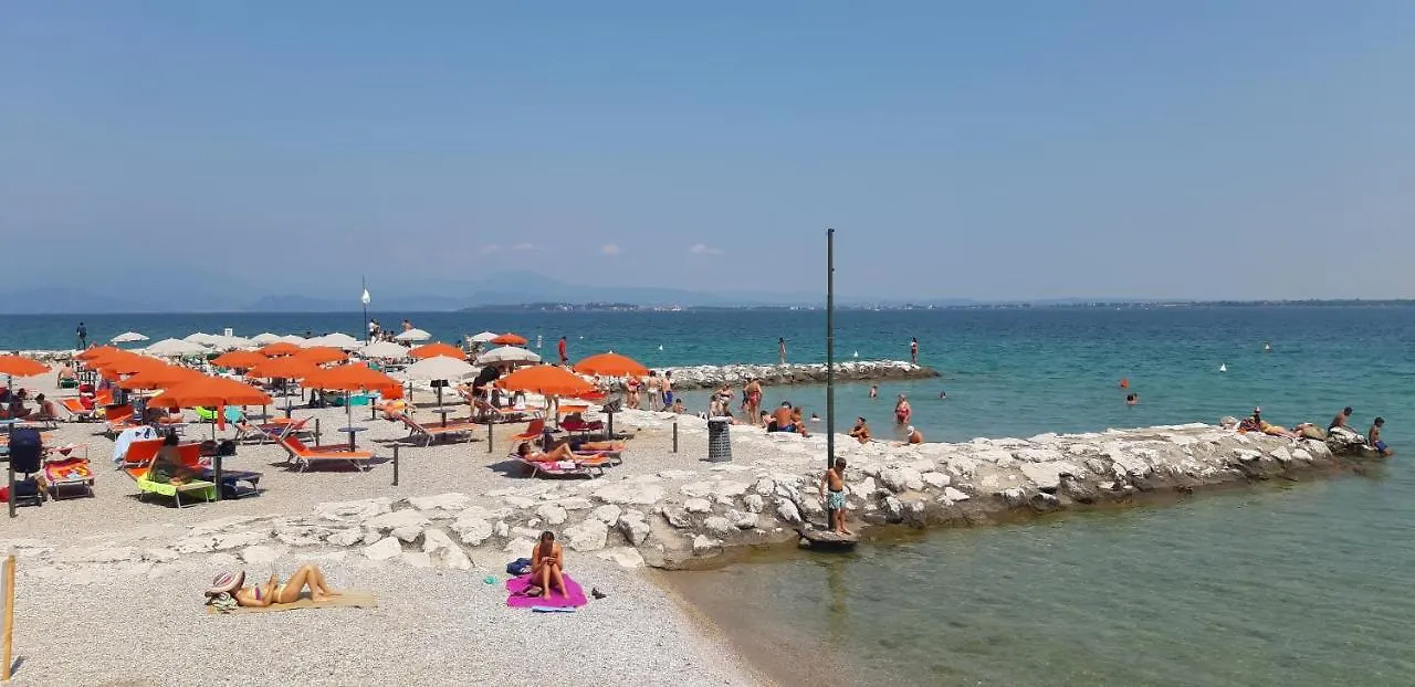 White Holiday House Desenzano del Garda 0*,